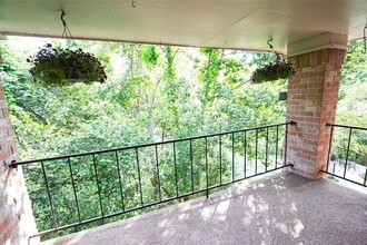 Building Photo - 2238 S Piney Point Rd
