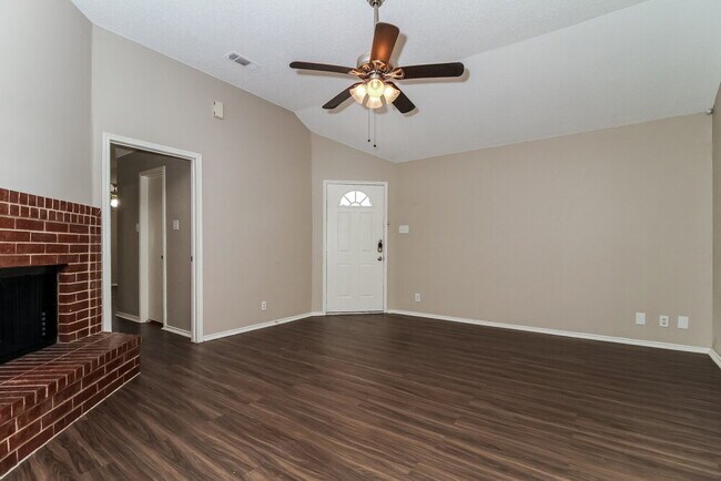 Foto del edificio - 6122 Ashley Spring