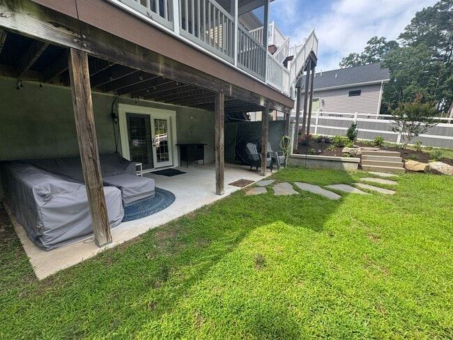 Building Photo - 2094 Fieldcrest Dr