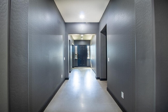 Building Photo - 14144 W Smoketree Dr