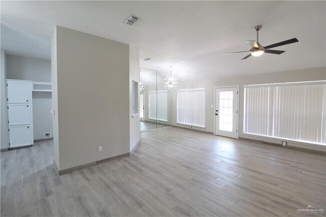Building Photo - 113 Upas Ave