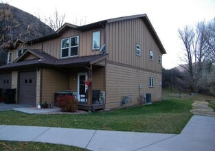 Building Photo - 143 White Horse Pl