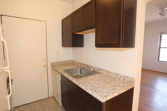 Foto del edificio - 931 W Sunnyside Ave