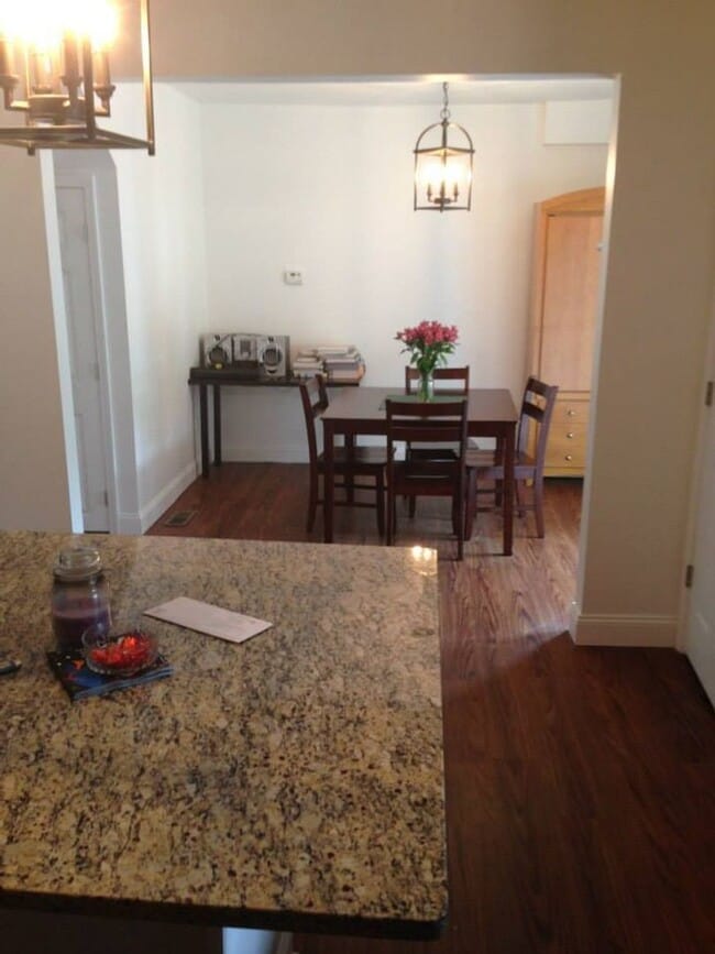 Building Photo - Huge Luxury South Side Home w/ Stainless Kitchen appliances and A/C