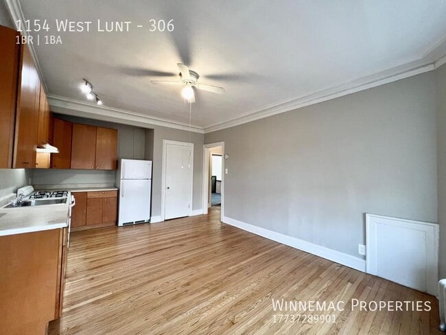 Building Photo - 1154 West Lunt-306