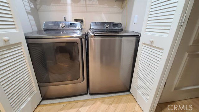 Foto del edificio - 311 Caruso Ave