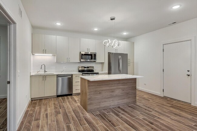 Building Photo - 6122 S University Ave