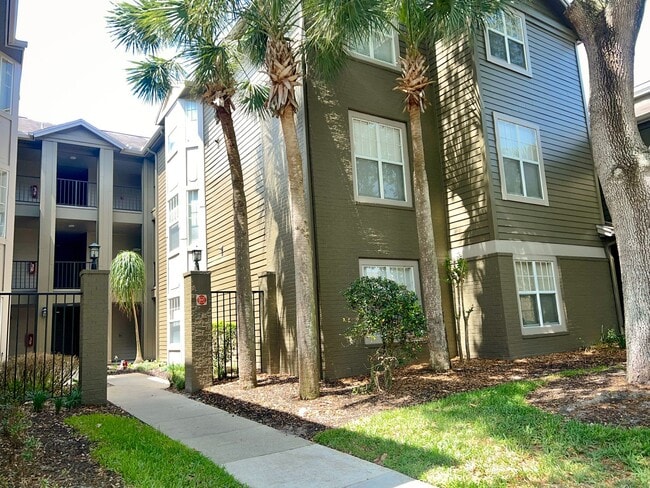 Building Photo - NEW-Remodeled bathroom & kitchen! NEW VINYL PLANK flooring & fresh paint! 2 bedroom 1 bath condo ...