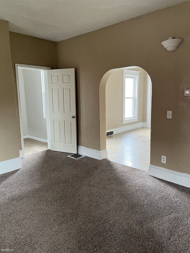 Foto del edificio - 2 br, 1 bath Duplex - 469 East Washington ...