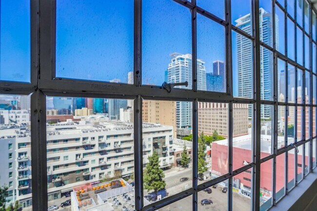 Foto del edificio - 939 South Broadway