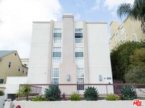Building Photo - 431 N Doheny Dr