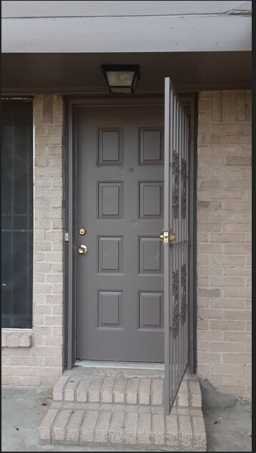 Foto del edificio - 8223 Furlong Ln
