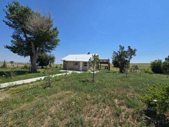 Foto del edificio - 2 Bedroom Ranch home- HORSES ALLOWED