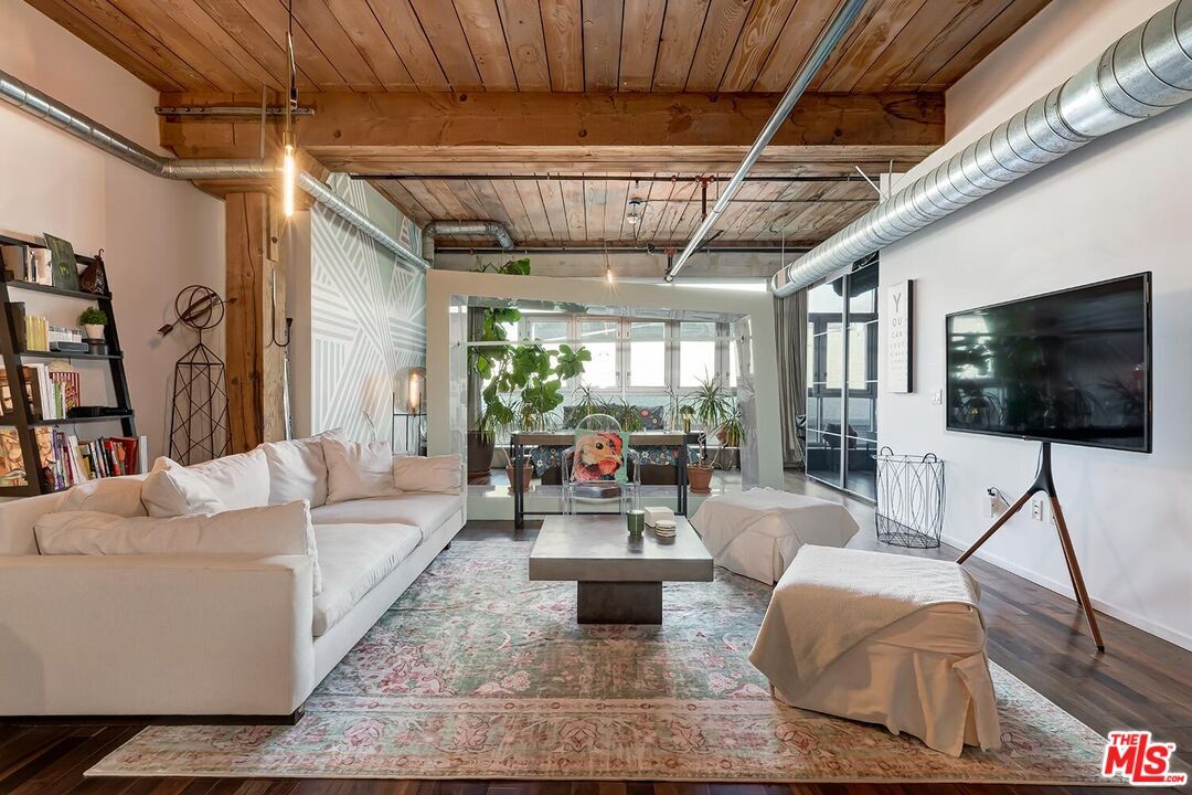 Foto principal - 530 S Hewitt St