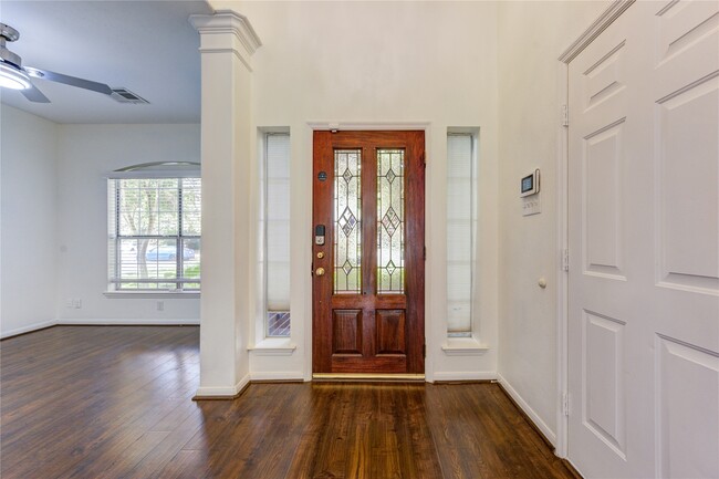 Foto del edificio - 1215 Whisper Trace Ct
