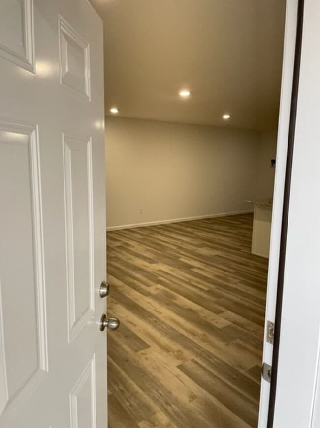Building Photo - 433 E James Dr