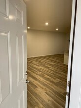 Building Photo - 433 E James Dr