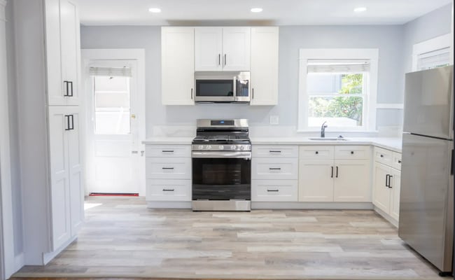 Building Photo - LOOK NO FURTHER!! Cottage Style 1 Bed/1 Ba...