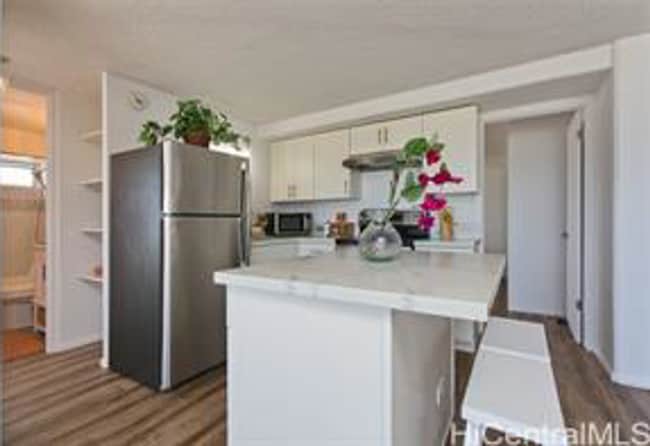 Photo - 37th Floor 2 Bed/ 2 Bath/ 1 Assigned parking Condo with views, A/C, Pool, & W/D in unit!