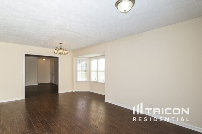Building Photo - 210 Southmoor Cir