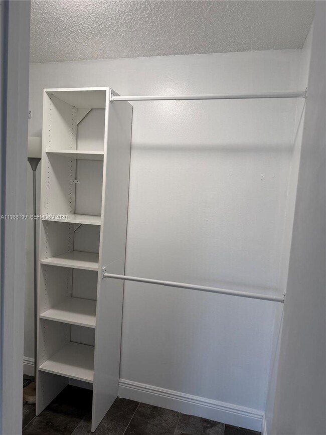 Foto del edificio - 9355 SW 8th St