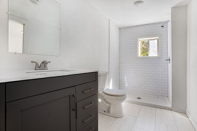 Foto del edificio - 615 30th St S