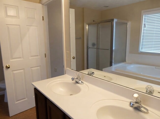 Building Photo - 13861 Carlstead Dr NW