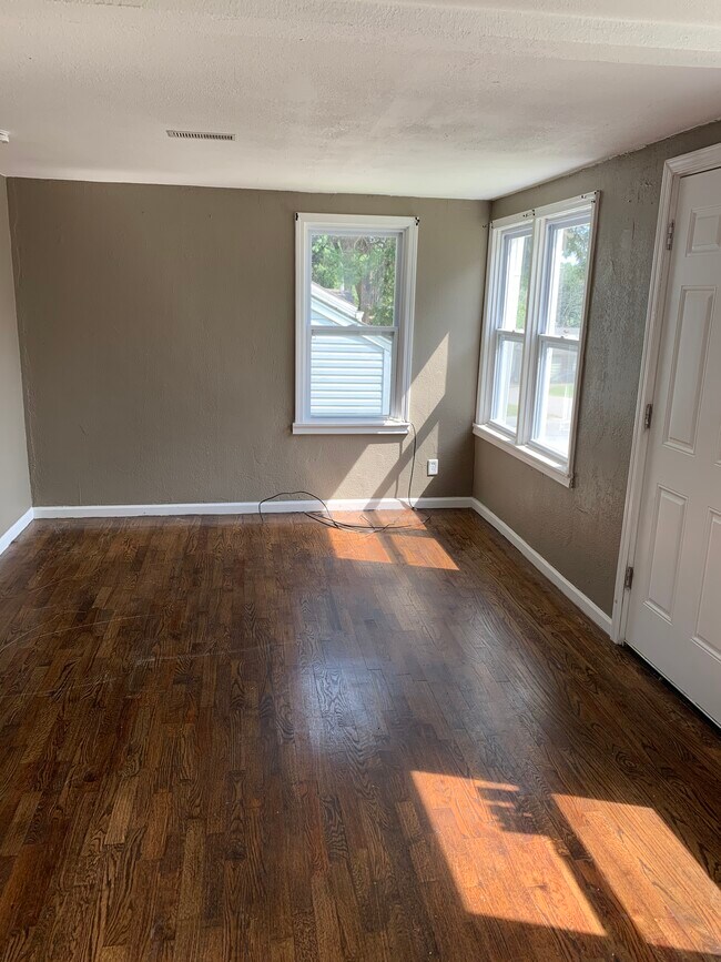 Foto del edificio - 4914 Blue Ln