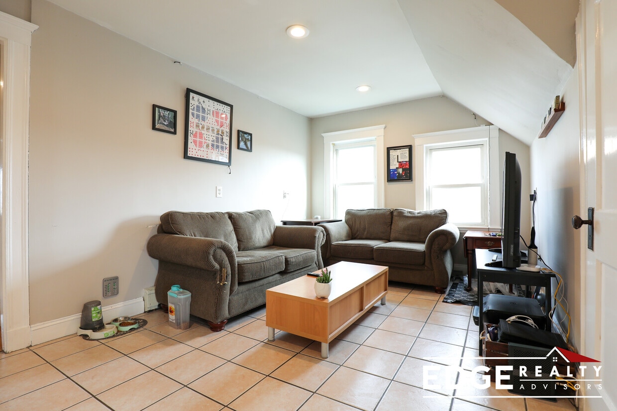 Photo - 33 Long Ave. Unit 3