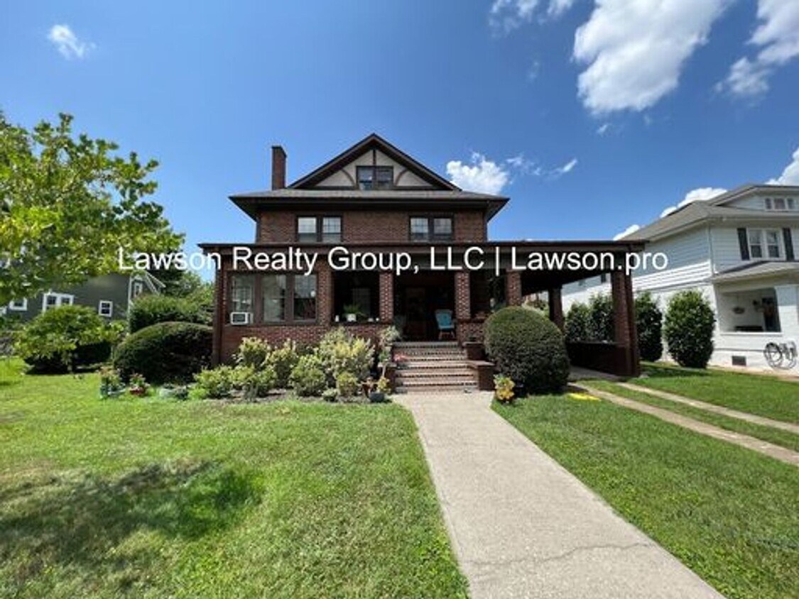 2523 Rosalind Ave SW Unit Apt. 2, Roanoke, VA 24014 Room for Rent in