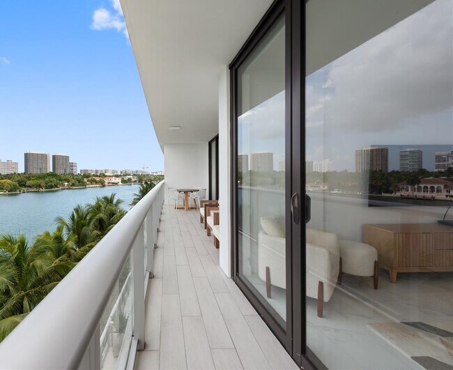 Foto del edificio - 10201 E Bay Harbor Dr