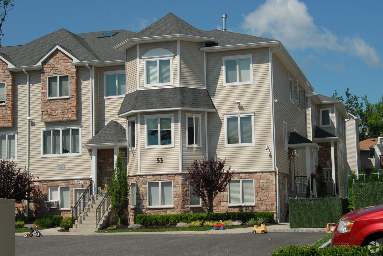 Foto del edificio - Bluefield Gardens Condominiums