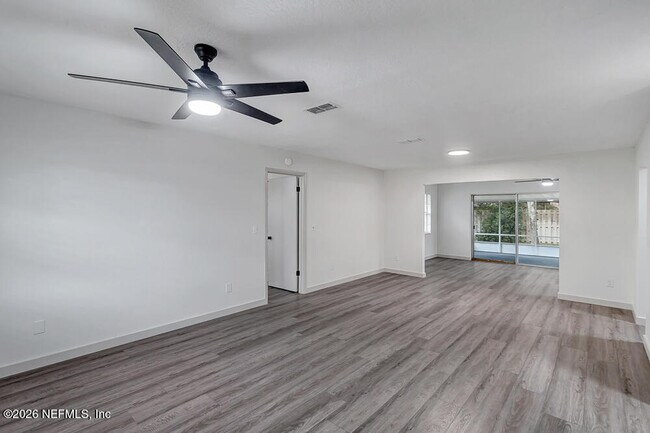 Foto del edificio - 407 Cassandra Ln