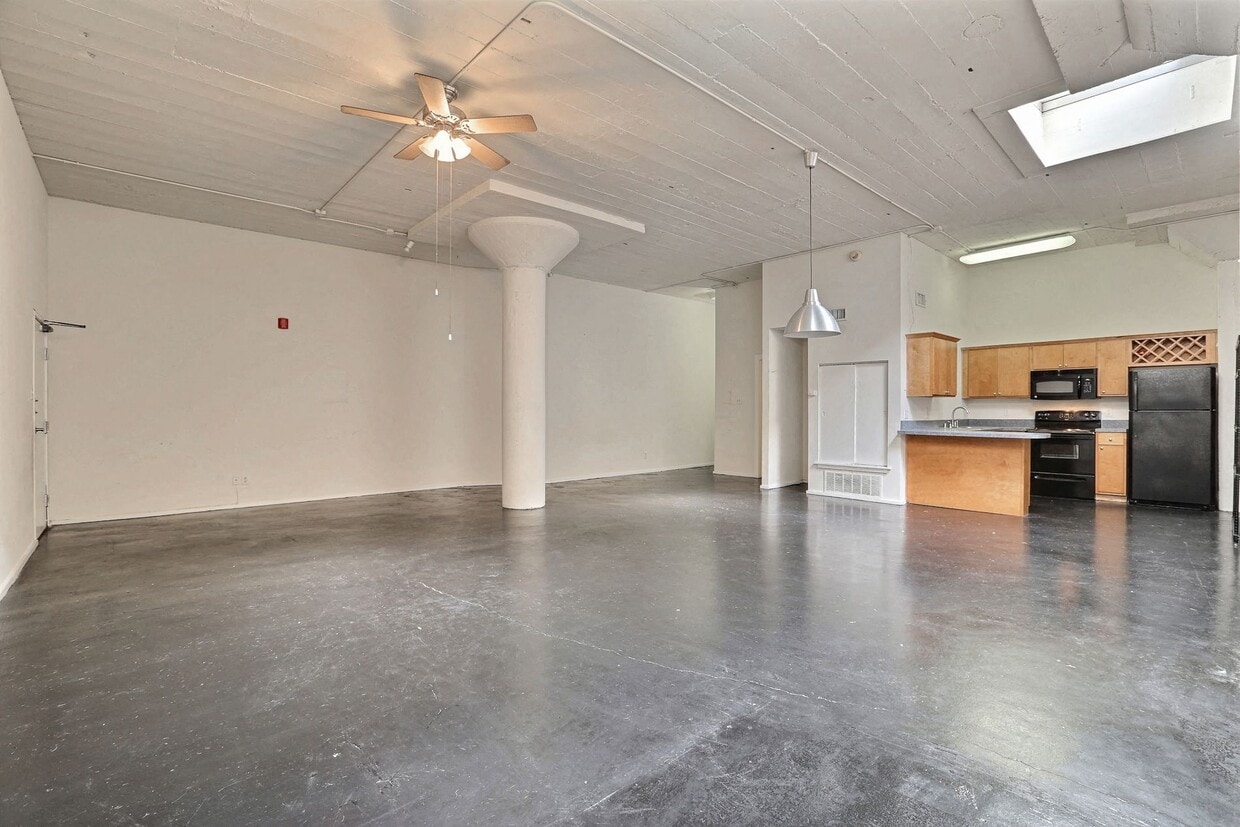 Building Photo - Elm Street Lofts
