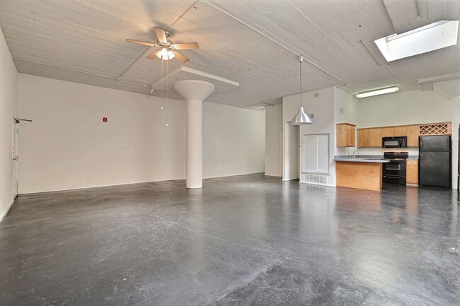 Building Photo - Elm Street Lofts
