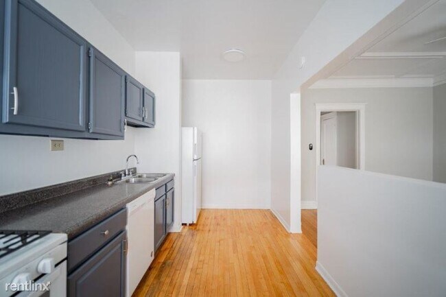 Building Photo - 711 W Buckingham Pl