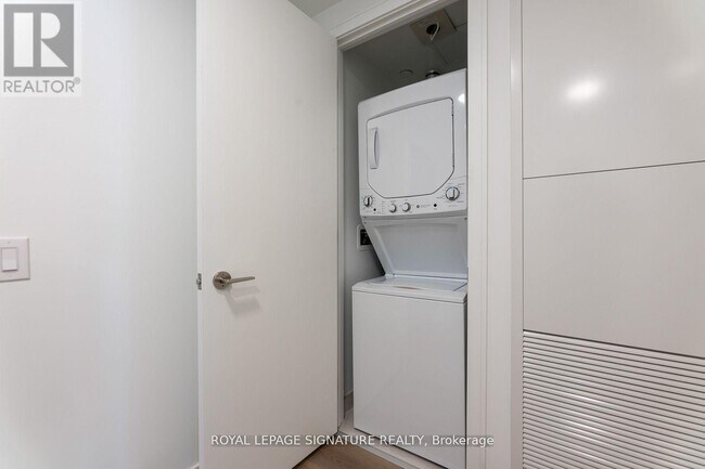 Photo du bâtiment - 86 Dundas St W