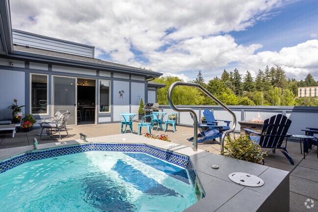 Rooftop Patio - 72nd Apartments