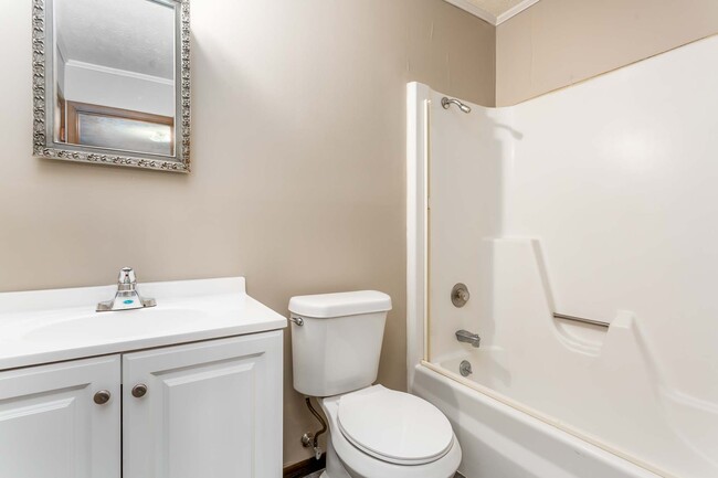 bathroom - Wood Cliff Manor Apartments