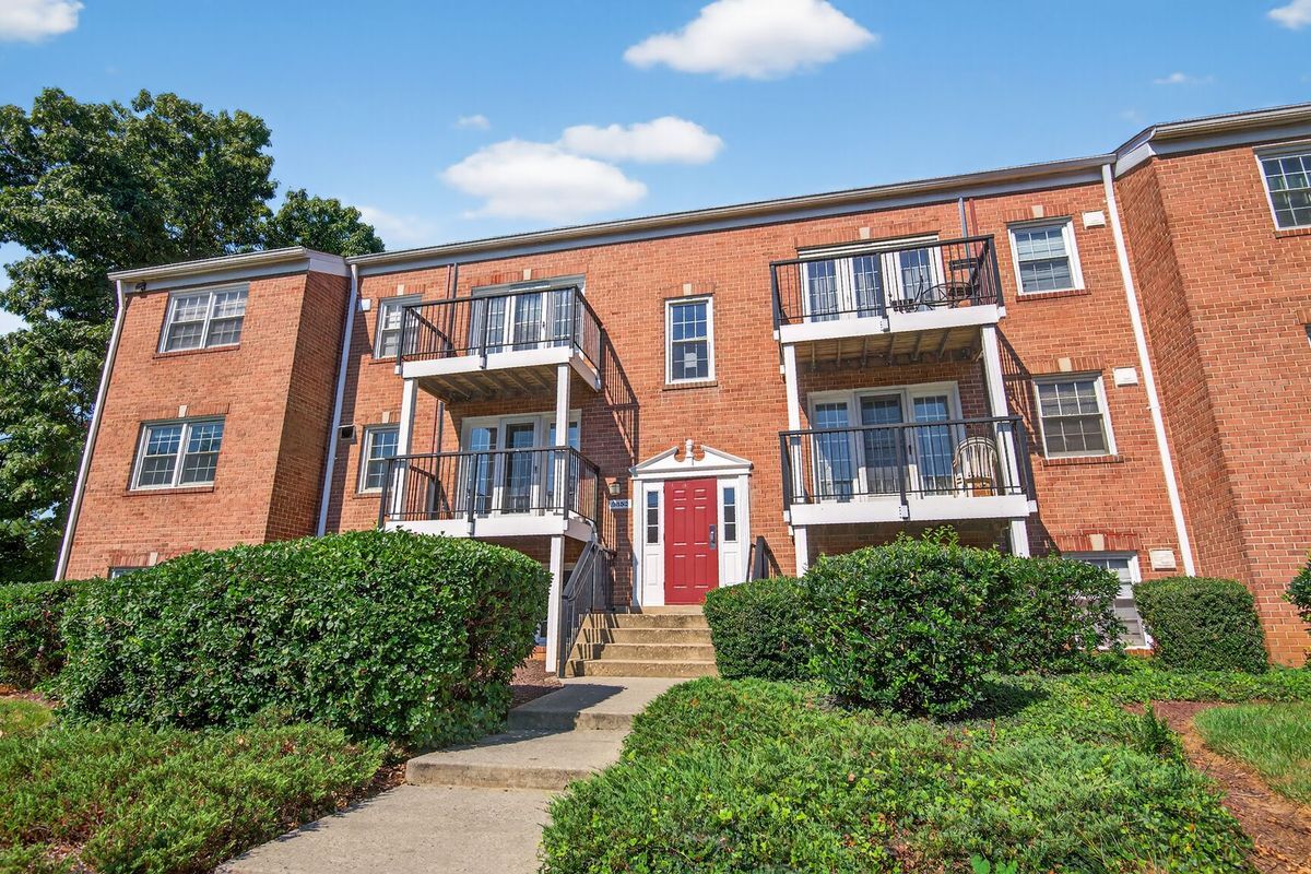 Primary Photo - 9483 Fairfax Blvd