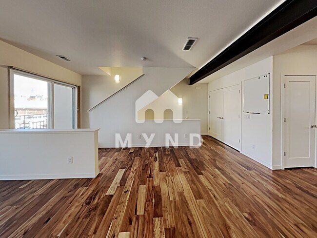 Building Photo - 990 W 9th Ave