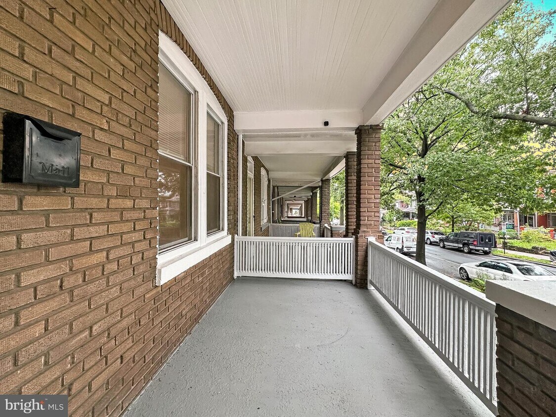 Primary Photo - 647 Irving St NW