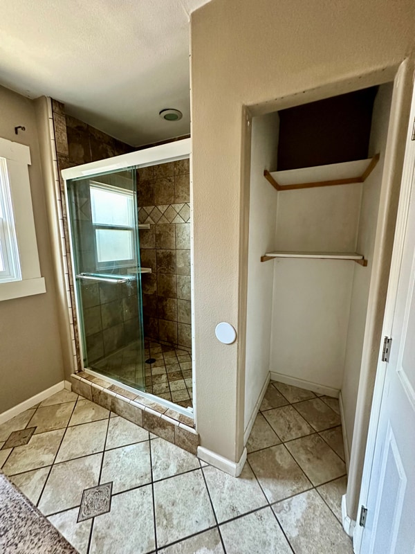 Building Photo - 1421 E Olive Ave