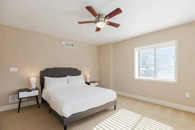 Foto del edificio - 4700 Roanoke Pkwy