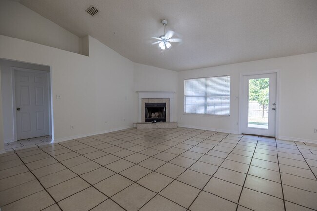 Foto del edificio - Beautiful 4-Bedroom Home in Ashford Park Community