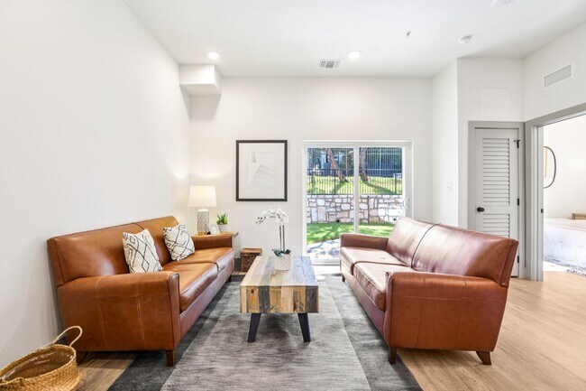 Foto del edificio - 2450 Wickersham Ln