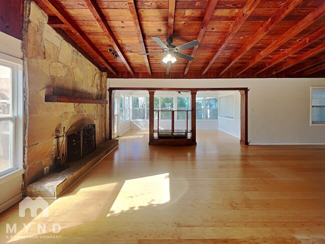 Building Photo - 4814 W Flamingo Rd
