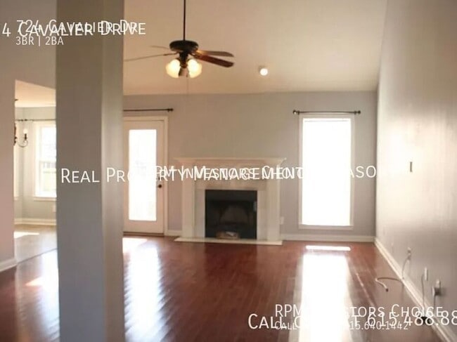 Building Photo - 724 Cavalier Dr