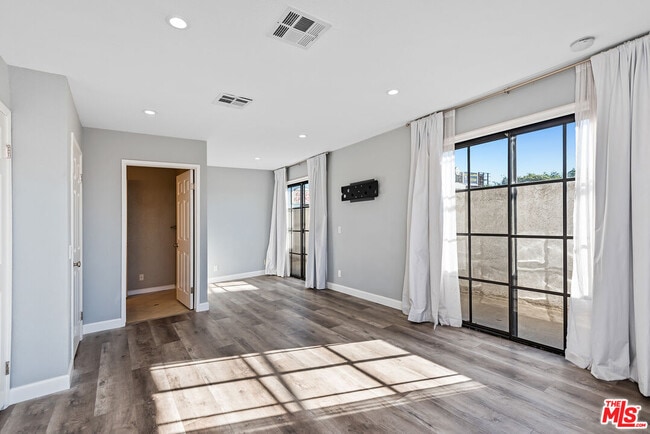 Building Photo - 3780 Ocean View Ave