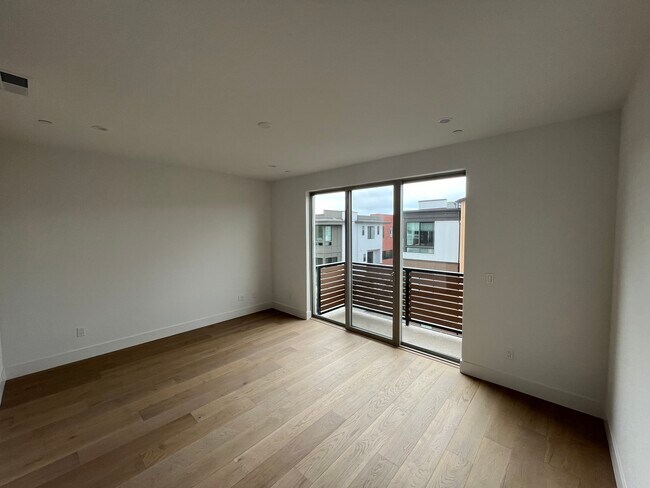 Foto del edificio - 15309 McCobb Dr